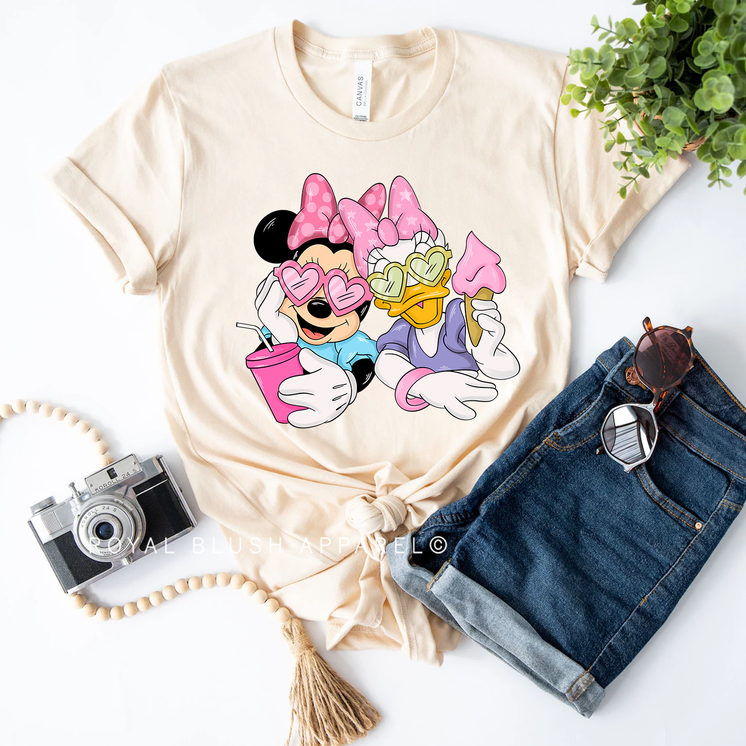 Minnie &amp; Daisy Relaxed Unisex T-shirt