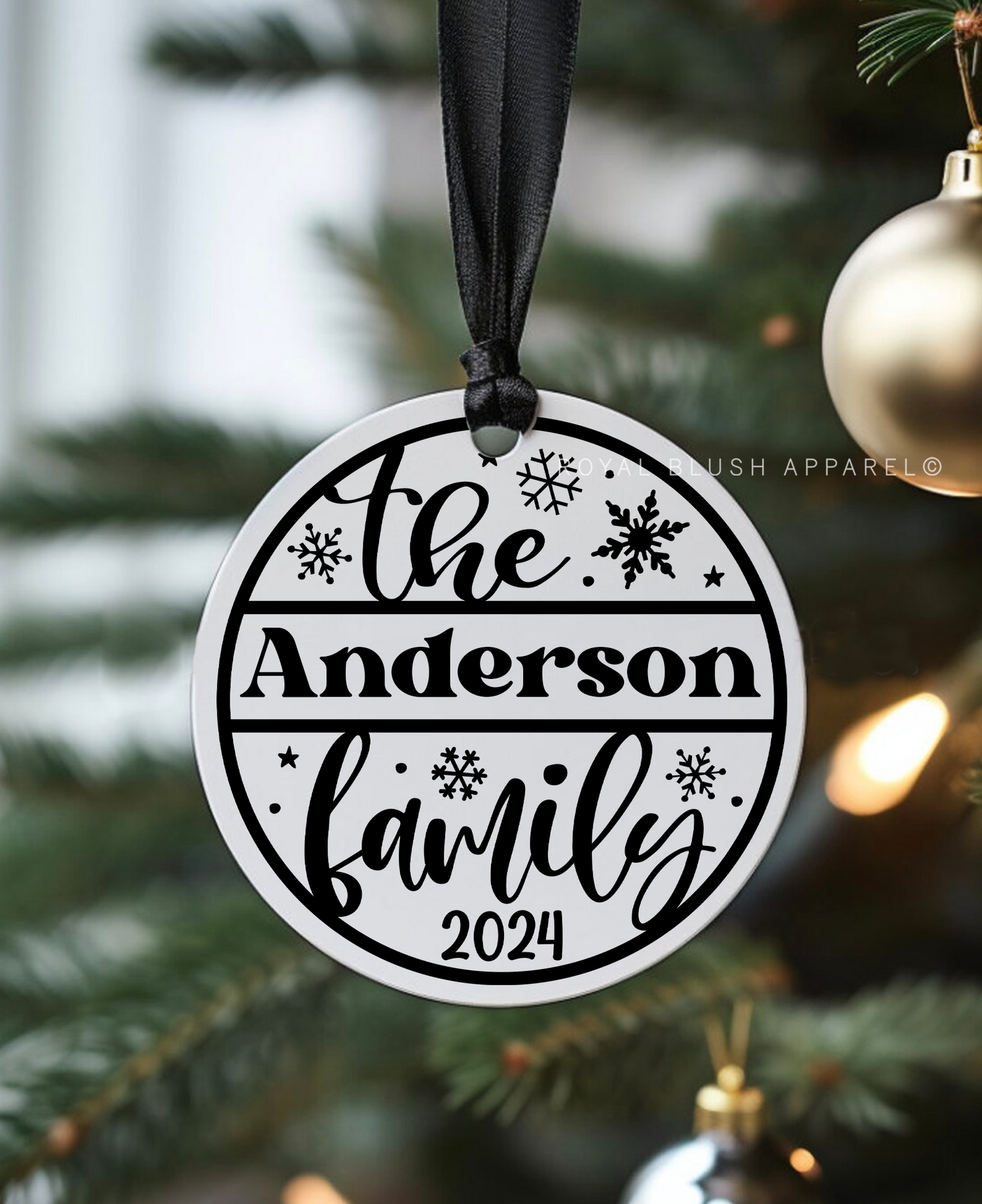 Custom Family Name Round Ornament